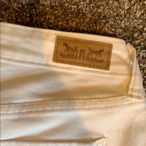 White Levi’s skinny jeans - Picture 3 of 4